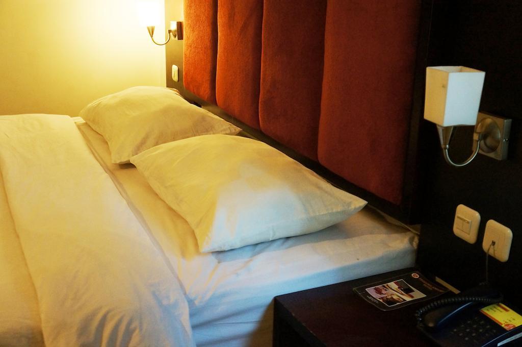 Feodora Airport Hotell Palembang Eksteriør bilde